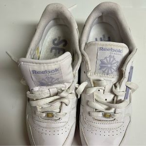 GENTLY USED Women’s Reebok RB502. 7.5
